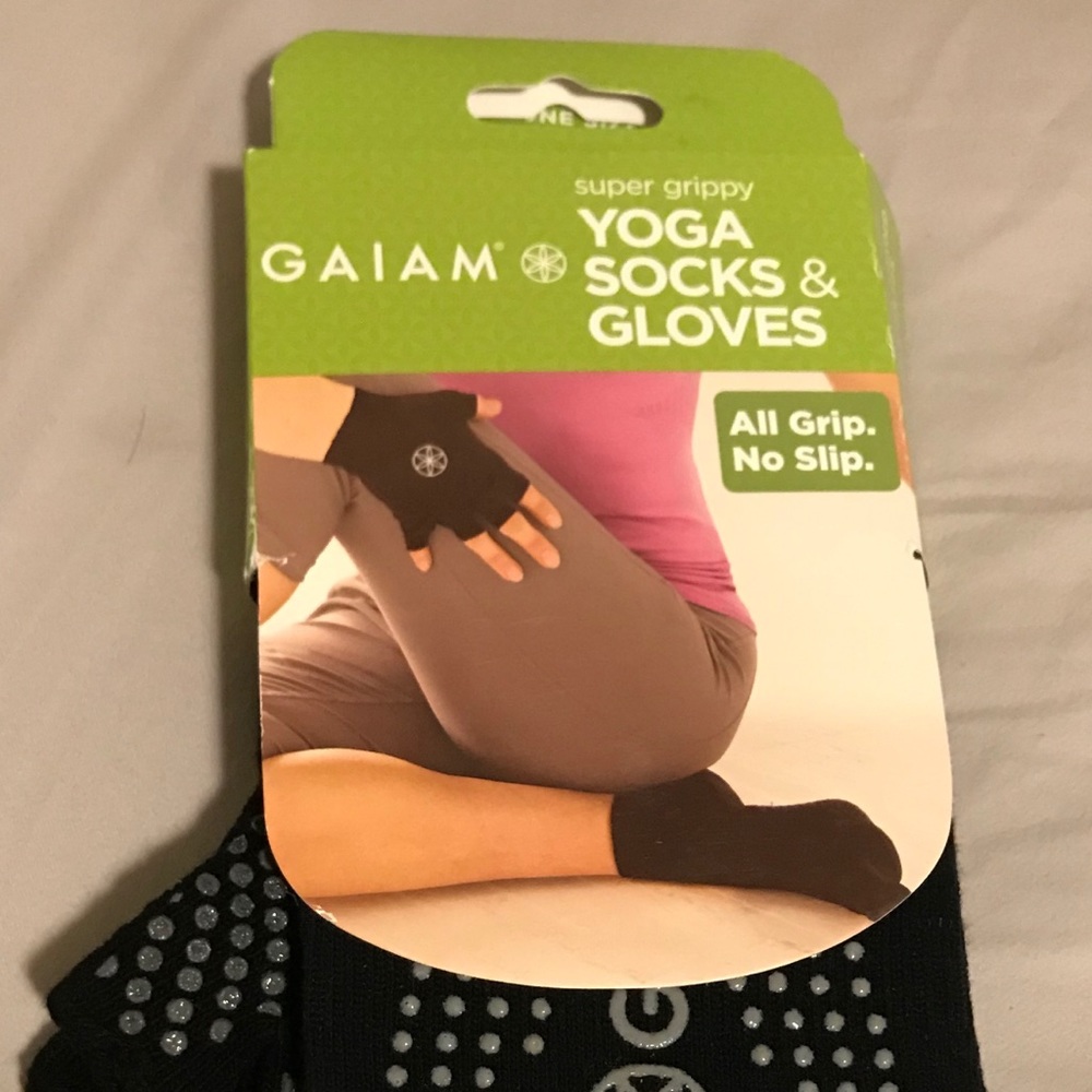 Gaiam Super Grippy Yoga Socks & Gloves